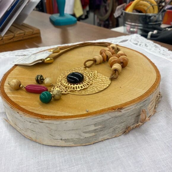 Brown Bead Necklace with Large Gold and Black Stone pendent - Picture 3 of 3
